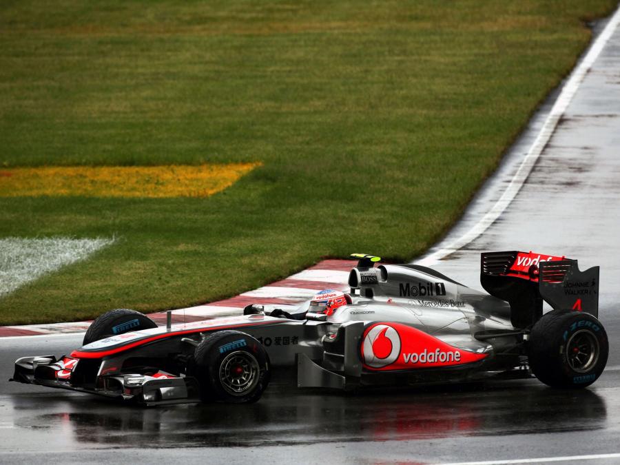  McLaren Mercedes-Benz MP4-26 2011 года  (фото 8 из 17)